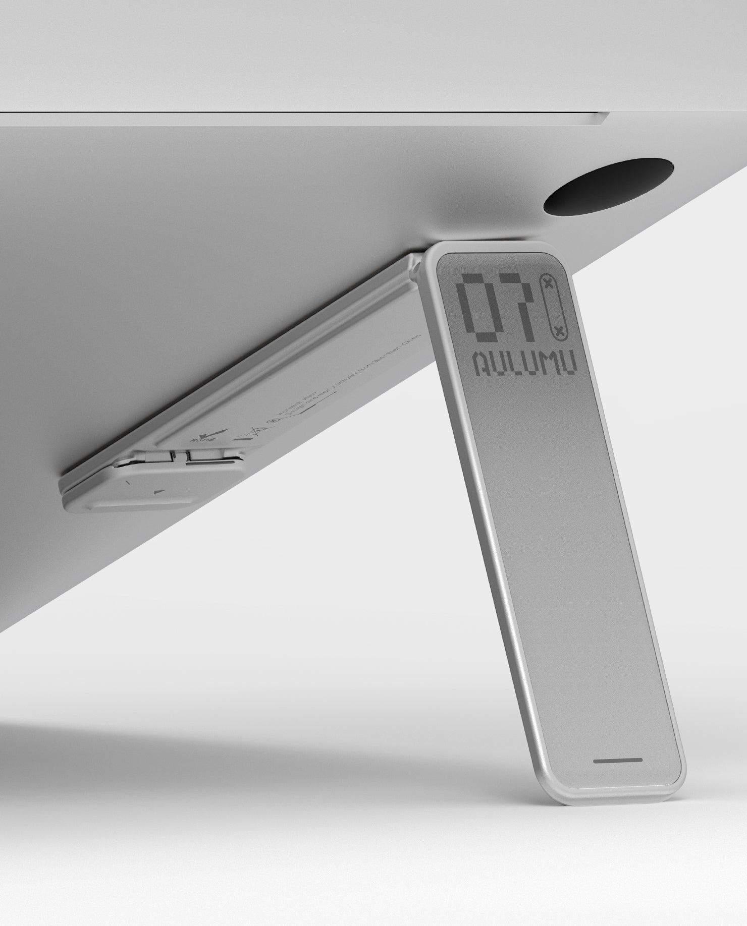 the stand brings the ideal eye-level height for optimum posture