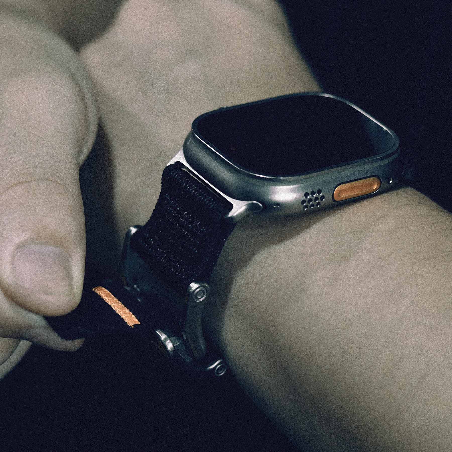 The easy-to-wear Mag Buckle Slim Band