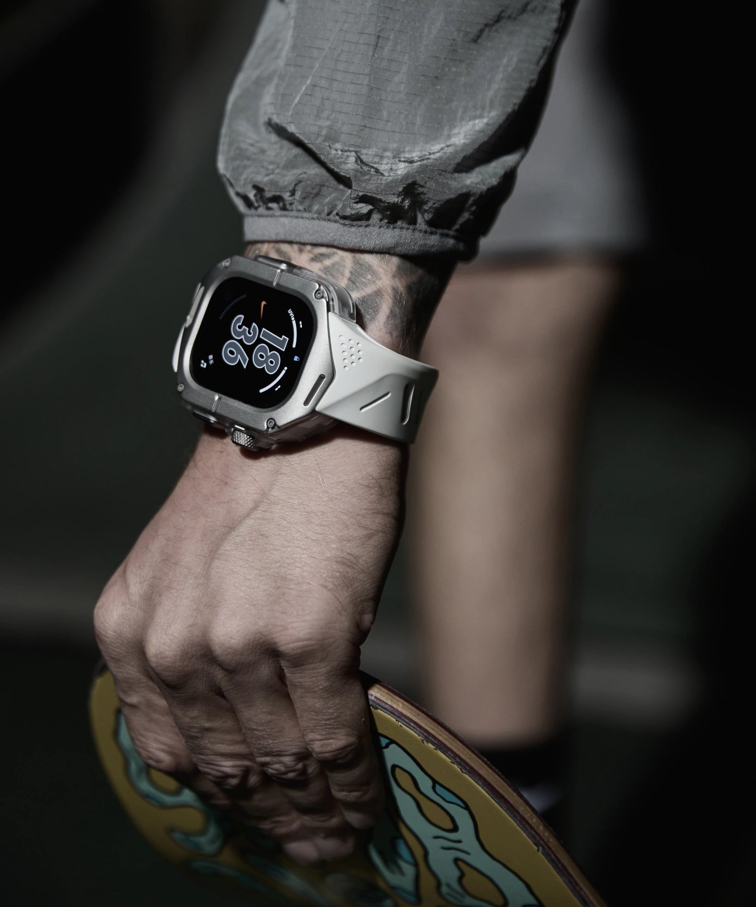 AULUMU A01 rugged Apple Watch cover and strap providing robust protection for daily wear.
